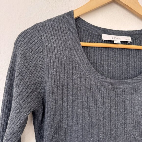 Ann Taylor Loft Medium Petite Heathered Ribbed Scoop Neck Midi Dress - Picture 3 of 8